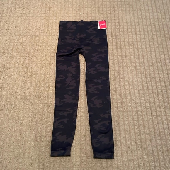 Spanx black camo leggings - Picture 1 of 2